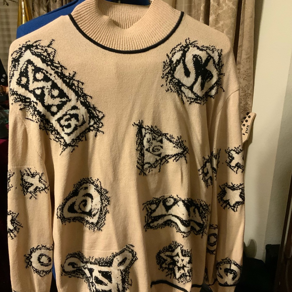 Size 6, Tan and black St Johns 3 piece suit. No tears or stains